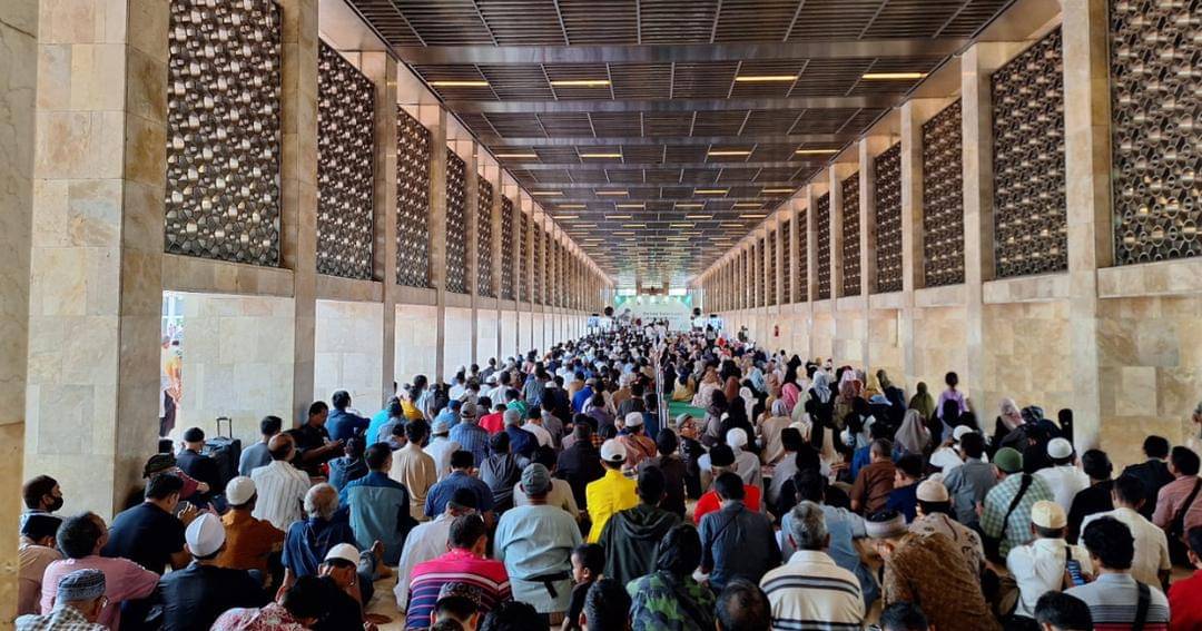 Acara Buka Puasa Akbar yang diselenggarakan oleh BAZNAS, Bango dan Royco di Masjid Istiqlal, Jakarta Pusat pada Jumat (15/3/2024). - Popmama.com/Argya D. Maheswara